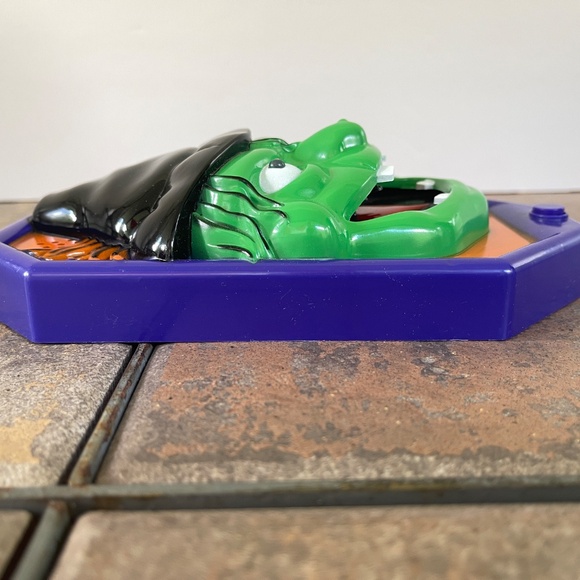 Gemmy cackling talking eye flickering witch with spider tongue door knocker - Picture 7 of 7